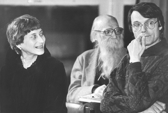 Слева направо: Ольга Седакова, Никита Толстой и Иван Жданов. На перезентации книги Седаковой "Стихи". Москва, 1994.